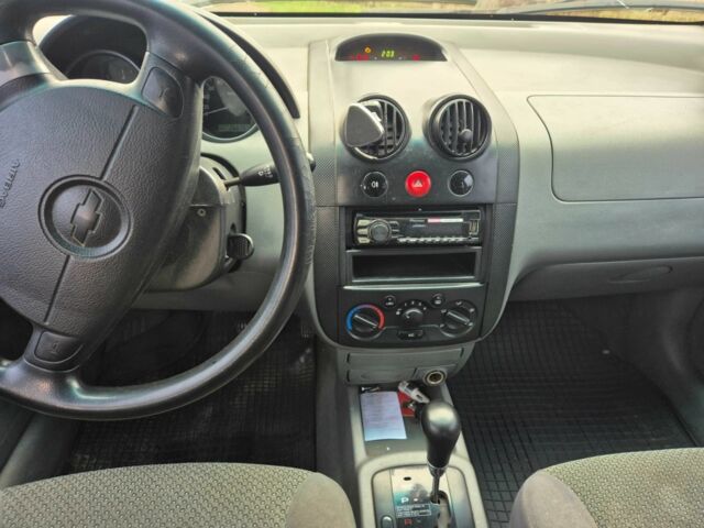 Серый Шевроле Авео, объемом двигателя 1.5 л и пробегом 266 тыс. км за 2100 $, фото 3 на Automoto.ua