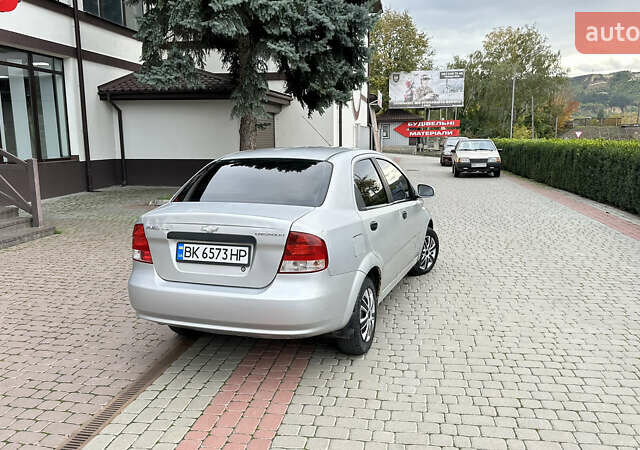 Серый Шевроле Авео, объемом двигателя 1.5 л и пробегом 260 тыс. км за 2500 $, фото 2 на Automoto.ua