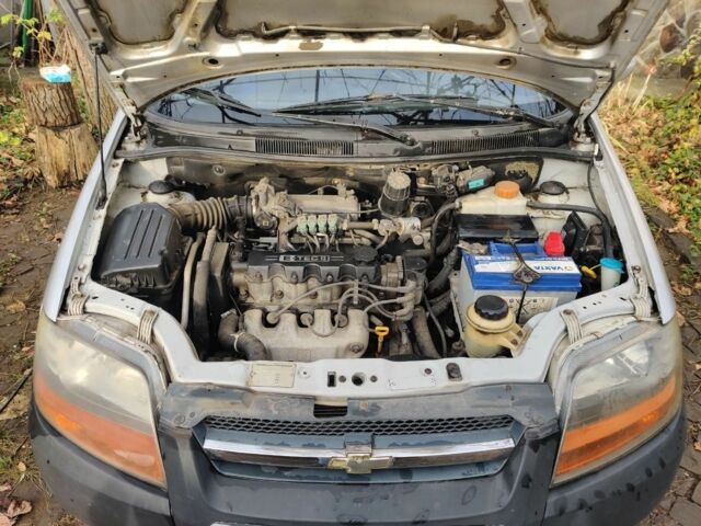 Сірий Шевроле Авео, об'ємом двигуна 1.5 л та пробігом 225 тис. км за 2133 $, фото 4 на Automoto.ua