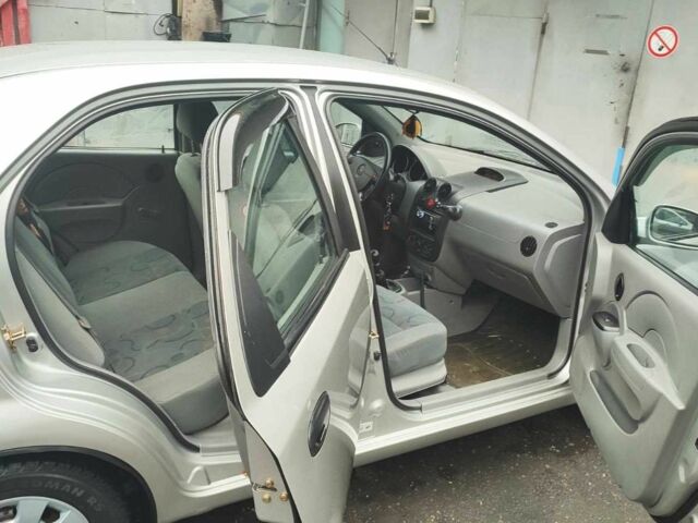 Сірий Шевроле Авео, об'ємом двигуна 1.5 л та пробігом 137 тис. км за 3500 $, фото 4 на Automoto.ua