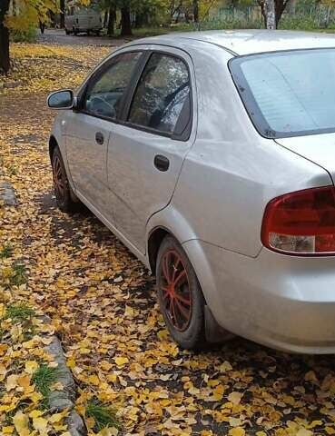 Серый Шевроле Авео, объемом двигателя 1.5 л и пробегом 273 тыс. км за 3400 $, фото 3 на Automoto.ua