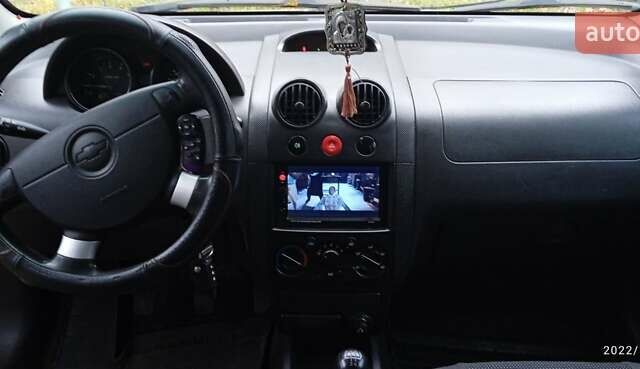 Серый Шевроле Авео, объемом двигателя 1.5 л и пробегом 273 тыс. км за 3400 $, фото 5 на Automoto.ua