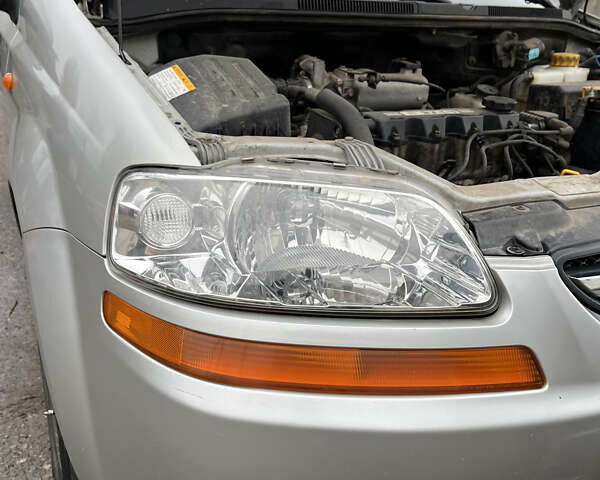 Сірий Шевроле Авео, об'ємом двигуна 1.5 л та пробігом 150 тис. км за 3500 $, фото 2 на Automoto.ua