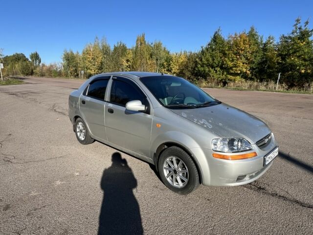 Сірий Шевроле Авео, об'ємом двигуна 1.5 л та пробігом 230 тис. км за 2200 $, фото 1 на Automoto.ua