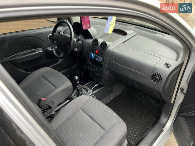 Серый Шевроле Авео, объемом двигателя 1.5 л и пробегом 173 тыс. км за 2800 $, фото 8 на Automoto.ua