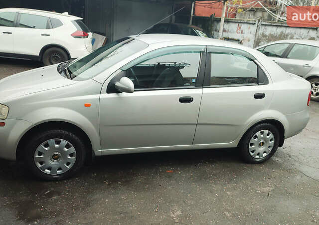 Серый Шевроле Авео, объемом двигателя 1.5 л и пробегом 137 тыс. км за 3500 $, фото 1 на Automoto.ua