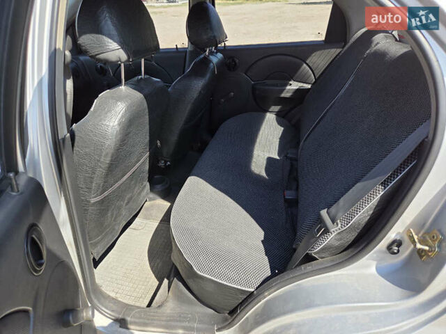 Серый Шевроле Авео, объемом двигателя 1.5 л и пробегом 202 тыс. км за 3000 $, фото 11 на Automoto.ua
