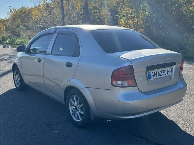 Сірий Шевроле Авео, об'ємом двигуна 1.5 л та пробігом 230 тис. км за 2200 $, фото 4 на Automoto.ua