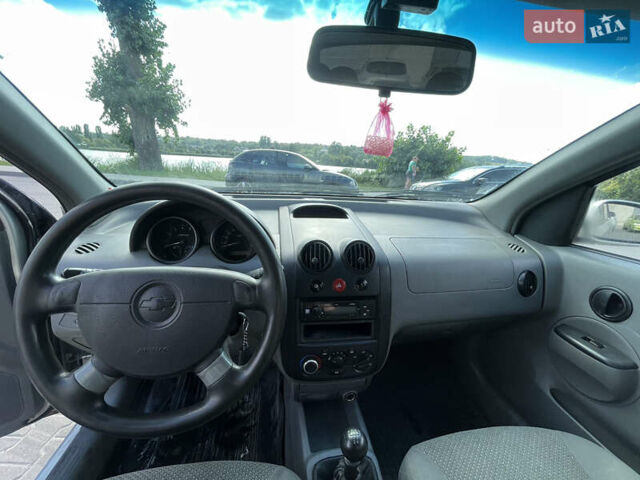 Серый Шевроле Авео, объемом двигателя 1.5 л и пробегом 300 тыс. км за 1800 $, фото 3 на Automoto.ua