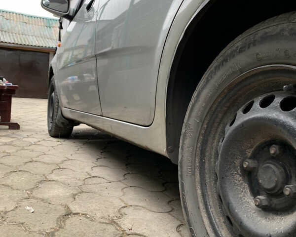 Серый Шевроле Авео, объемом двигателя 1.5 л и пробегом 200 тыс. км за 4300 $, фото 6 на Automoto.ua
