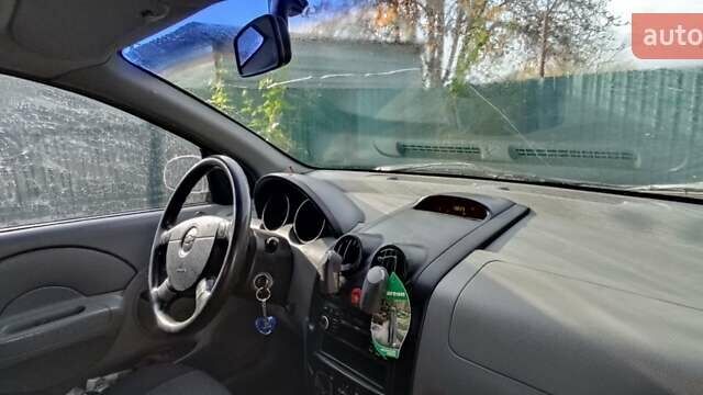 Серый Шевроле Авео, объемом двигателя 1.5 л и пробегом 220 тыс. км за 2700 $, фото 7 на Automoto.ua