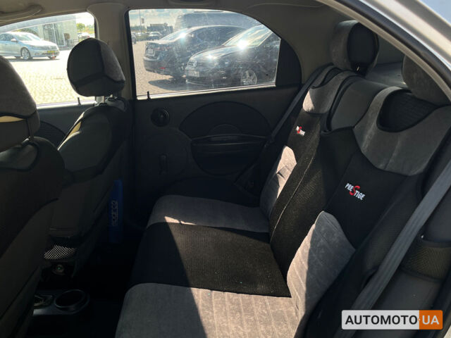 Сірий Шевроле Авео, об'ємом двигуна 1.5 л та пробігом 99 тис. км за 4990 $, фото 24 на Automoto.ua