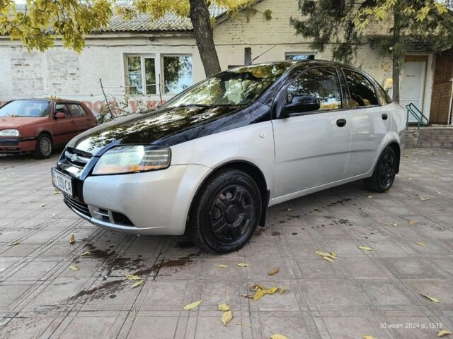 Серый Шевроле Авео, объемом двигателя 1.5 л и пробегом 350 тыс. км за 2500 $, фото 1 на Automoto.ua