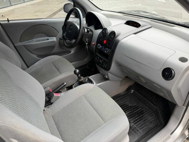 Сірий Шевроле Авео, об'ємом двигуна 1.5 л та пробігом 260 тис. км за 2100 $, фото 16 на Automoto.ua