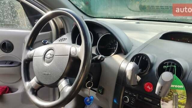 Серый Шевроле Авео, объемом двигателя 1.5 л и пробегом 220 тыс. км за 2700 $, фото 9 на Automoto.ua