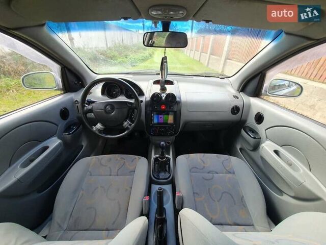 Серый Шевроле Авео, объемом двигателя 1.5 л и пробегом 188 тыс. км за 2000 $, фото 15 на Automoto.ua