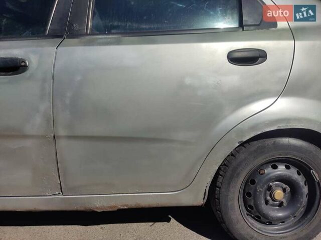 Серый Шевроле Авео, объемом двигателя 1.5 л и пробегом 515 тыс. км за 1350 $, фото 4 на Automoto.ua