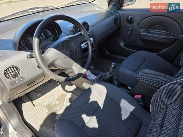Серый Шевроле Авео, объемом двигателя 1.5 л и пробегом 202 тыс. км за 3000 $, фото 8 на Automoto.ua