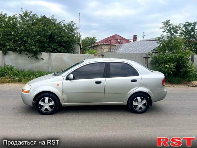 Серый Шевроле Авео, объемом двигателя 1.5 л и пробегом 220 тыс. км за 1650 $, фото 2 на Automoto.ua