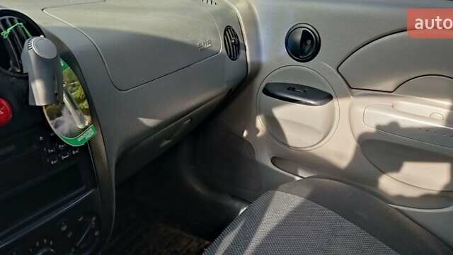 Серый Шевроле Авео, объемом двигателя 1.5 л и пробегом 220 тыс. км за 2700 $, фото 10 на Automoto.ua