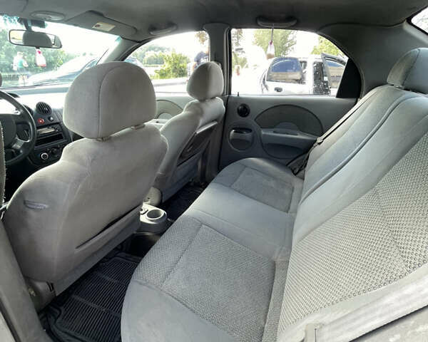 Серый Шевроле Авео, объемом двигателя 1.5 л и пробегом 300 тыс. км за 1800 $, фото 1 на Automoto.ua