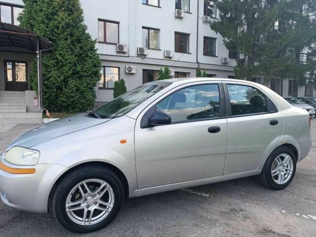 Серый Шевроле Авео, объемом двигателя 1.5 л и пробегом 356 тыс. км за 2700 $, фото 1 на Automoto.ua