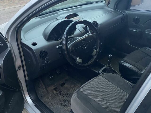 Серый Шевроле Авео, объемом двигателя 1.5 л и пробегом 488 тыс. км за 2200 $, фото 8 на Automoto.ua