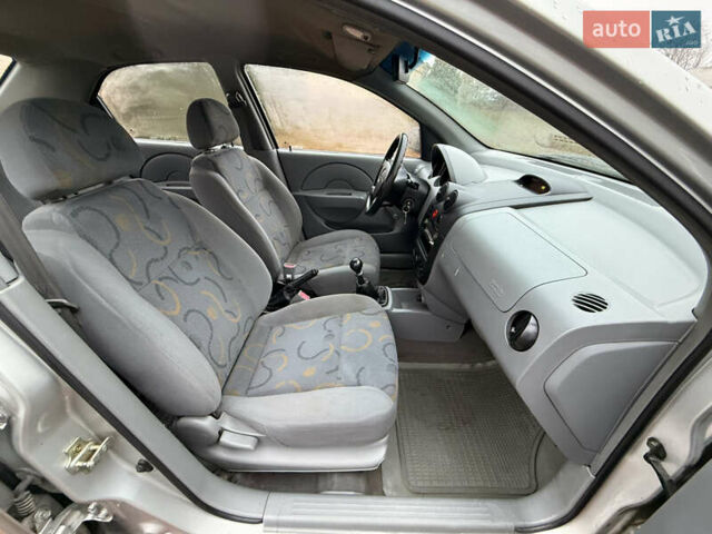 Серый Шевроле Авео, объемом двигателя 1.5 л и пробегом 153 тыс. км за 1500 $, фото 14 на Automoto.ua