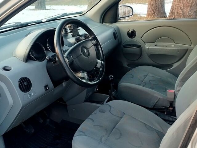 Серый Шевроле Авео, объемом двигателя 15 л и пробегом 165 тыс. км за 3300 $, фото 9 на Automoto.ua