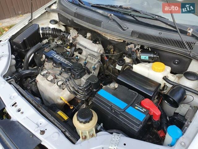 Серый Шевроле Авео, объемом двигателя 1.5 л и пробегом 188 тыс. км за 2000 $, фото 25 на Automoto.ua