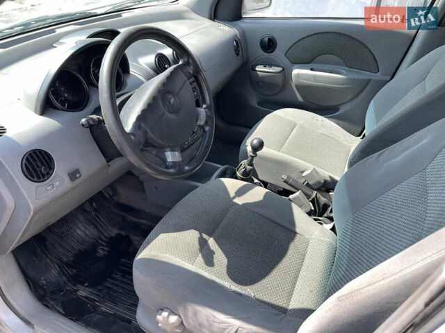 Серый Шевроле Авео, объемом двигателя 1.5 л и пробегом 300 тыс. км за 1800 $, фото 2 на Automoto.ua
