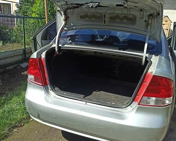 Серый Шевроле Авео, объемом двигателя 1.4 л и пробегом 222 тыс. км за 2800 $, фото 5 на Automoto.ua