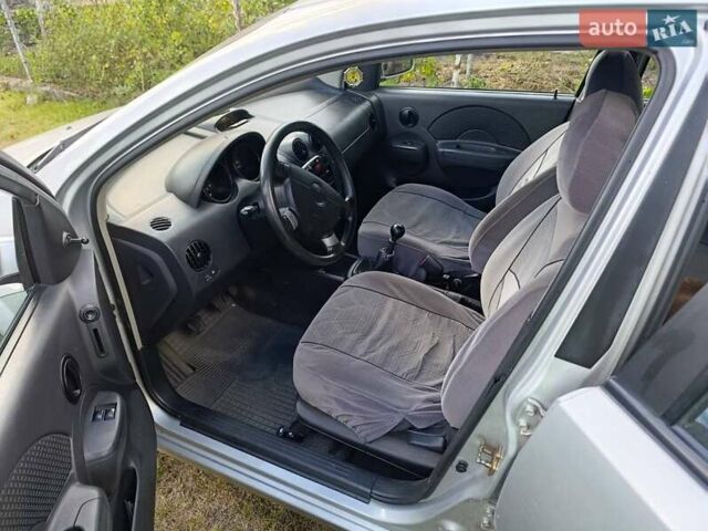 Серый Шевроле Авео, объемом двигателя 1.5 л и пробегом 160 тыс. км за 3750 $, фото 2 на Automoto.ua