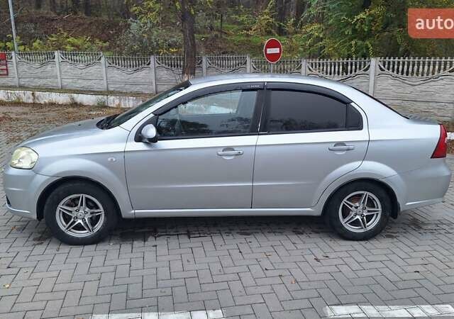 Серый Шевроле Авео, объемом двигателя 1.5 л и пробегом 300 тыс. км за 3600 $, фото 2 на Automoto.ua