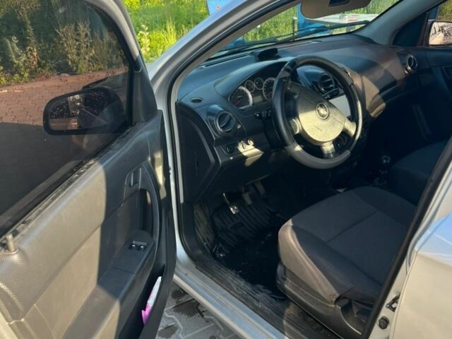 Серый Шевроле Авео, объемом двигателя 0 л и пробегом 250 тыс. км за 3141 $, фото 7 на Automoto.ua