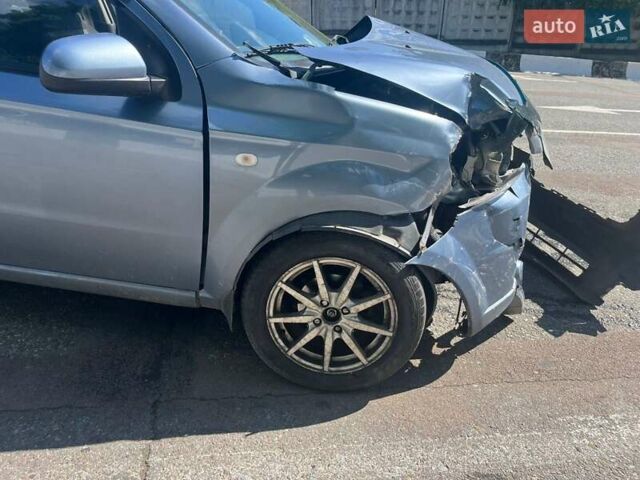Серый Шевроле Авео, объемом двигателя 1.5 л и пробегом 208 тыс. км за 2000 $, фото 4 на Automoto.ua