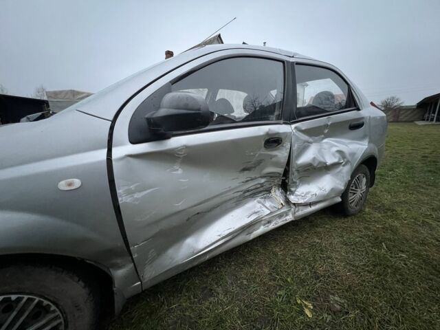 Сірий Шевроле Авео, об'ємом двигуна 1.5 л та пробігом 200 тис. км за 899 $, фото 5 на Automoto.ua