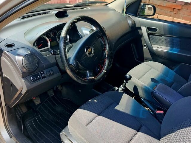 Серый Шевроле Авео, объемом двигателя 1.5 л и пробегом 194 тыс. км за 2800 $, фото 2 на Automoto.ua