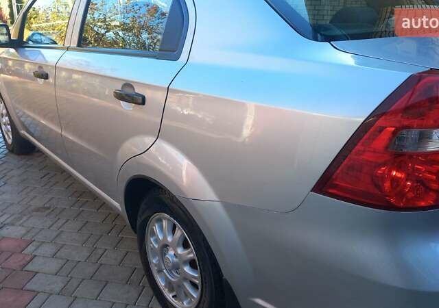 Серый Шевроле Авео, объемом двигателя 1.5 л и пробегом 249 тыс. км за 4000 $, фото 5 на Automoto.ua