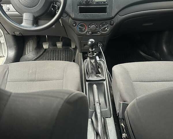 Сірий Шевроле Авео, об'ємом двигуна 1.5 л та пробігом 260 тис. км за 2850 $, фото 5 на Automoto.ua