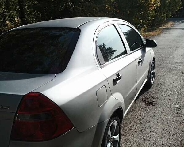 Серый Шевроле Авео, объемом двигателя 1.5 л и пробегом 220 тыс. км за 3200 $, фото 3 на Automoto.ua