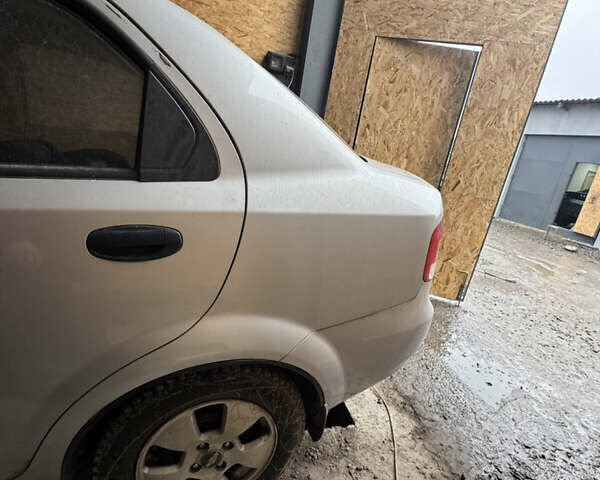 Серый Шевроле Авео, объемом двигателя 1.5 л и пробегом 175 тыс. км за 2950 $, фото 2 на Automoto.ua