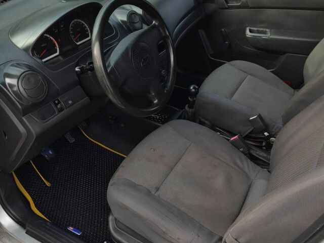 Серый Шевроле Авео, объемом двигателя 1.5 л и пробегом 202 тыс. км за 2800 $, фото 5 на Automoto.ua