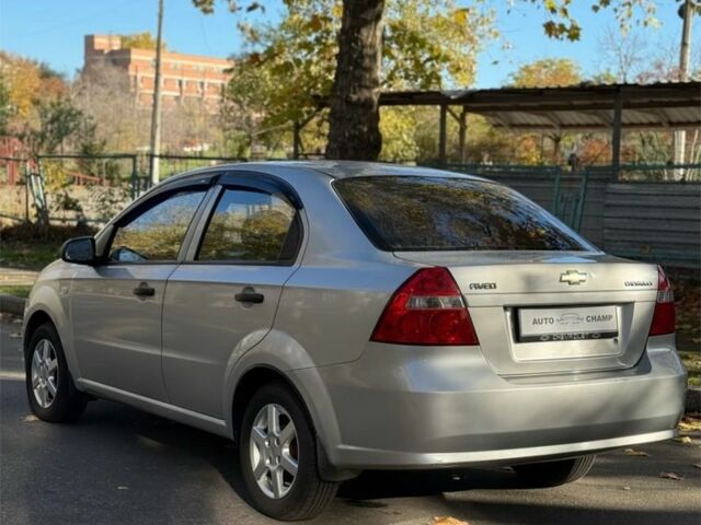 Серый Шевроле Авео, объемом двигателя 1.5 л и пробегом 263 тыс. км за 3400 $, фото 1 на Automoto.ua
