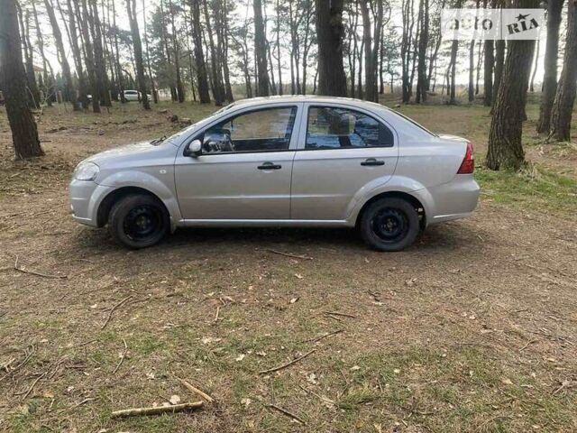 Серый Шевроле Авео, объемом двигателя 1.5 л и пробегом 200 тыс. км за 3799 $, фото 2 на Automoto.ua