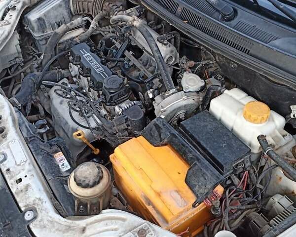 Серый Шевроле Авео, объемом двигателя 1.5 л и пробегом 220 тыс. км за 3200 $, фото 7 на Automoto.ua