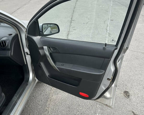 Сірий Шевроле Авео, об'ємом двигуна 1.5 л та пробігом 83 тис. км за 4000 $, фото 9 на Automoto.ua