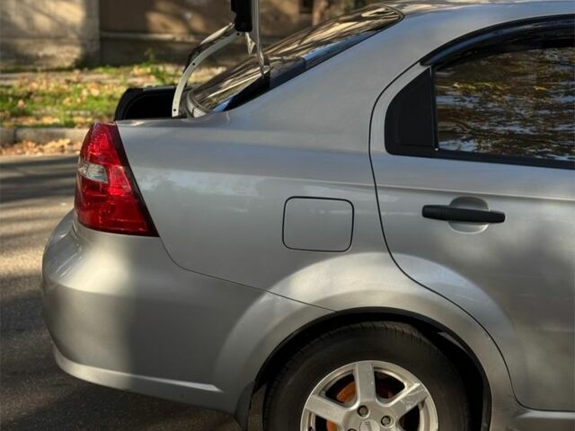 Серый Шевроле Авео, объемом двигателя 1.5 л и пробегом 263 тыс. км за 3400 $, фото 3 на Automoto.ua