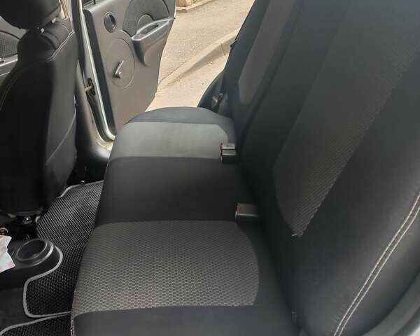 Сірий Шевроле Авео, об'ємом двигуна 1.5 л та пробігом 148 тис. км за 3700 $, фото 30 на Automoto.ua