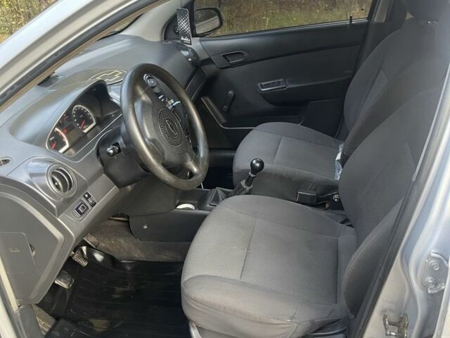 Серый Шевроле Авео, объемом двигателя 1.5 л и пробегом 313 тыс. км за 2450 $, фото 11 на Automoto.ua